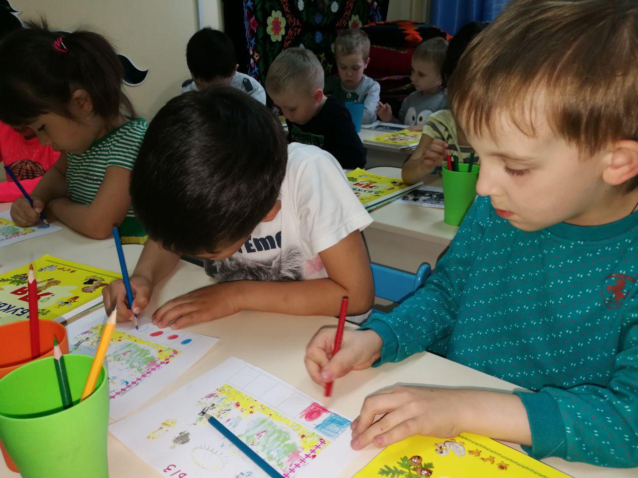 "Полевые цветы (дала гүлдері)" атты апробациялаудан өтіп жатқан "Букварь" оқулығы негізінде өткізілген ҰОҚ