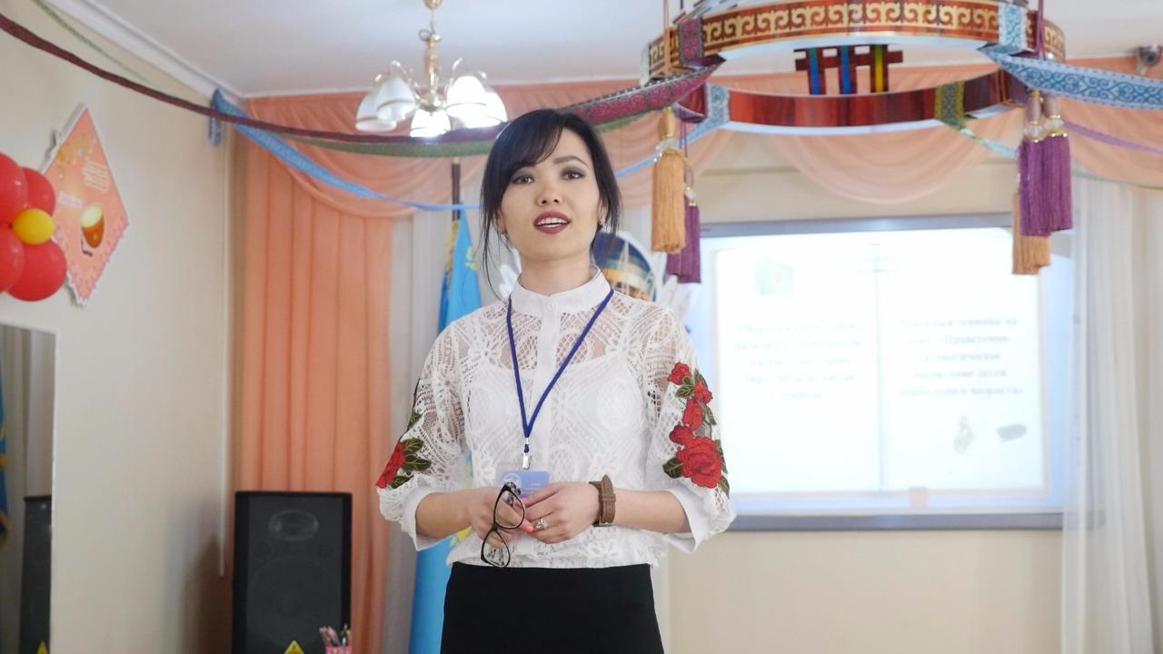 ДЖАНТУРСЫНОВА АЛИНА СЕРИККАЛИЕВНА, әдіскер,  «Айтуға оңай» бағдарламасы нұсқасында педагогтармен  «Ел боламын десең...» тақырыбында үш тілде өткізілген іс-шара