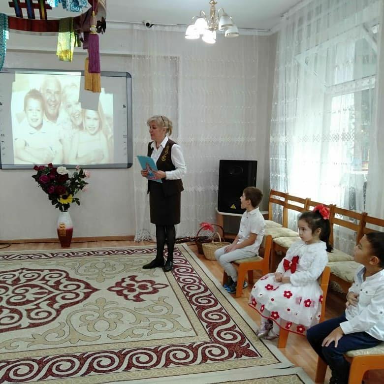 "Қарттарды құрметтейік"